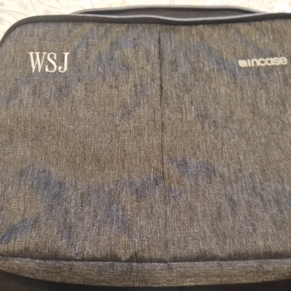 NWT Incase 15" Laptop Case